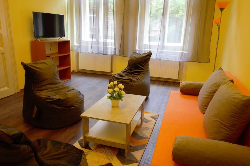 Comfort 2Bedrooms Quite Place!-Vinohrady Прага Екстериор снимка