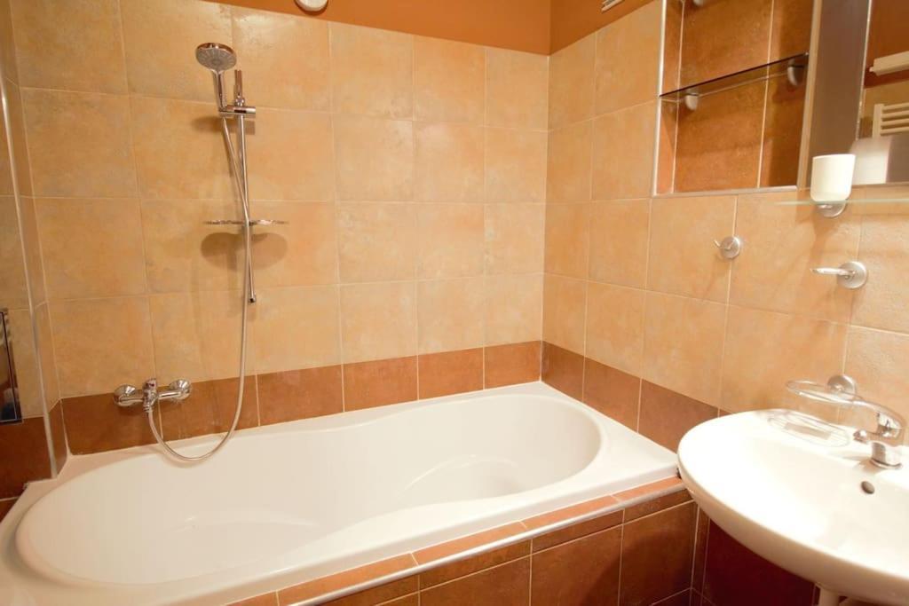 Comfort 2Bedrooms Quite Place!-Vinohrady Прага Екстериор снимка